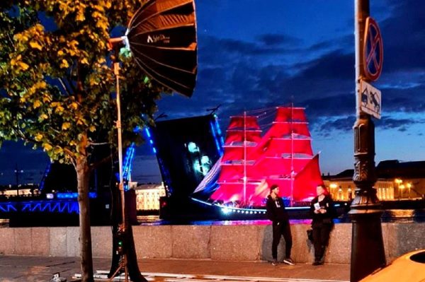 Легендарный бриг «Россия» начал подготовку к «Алым парусам» в Петербурге